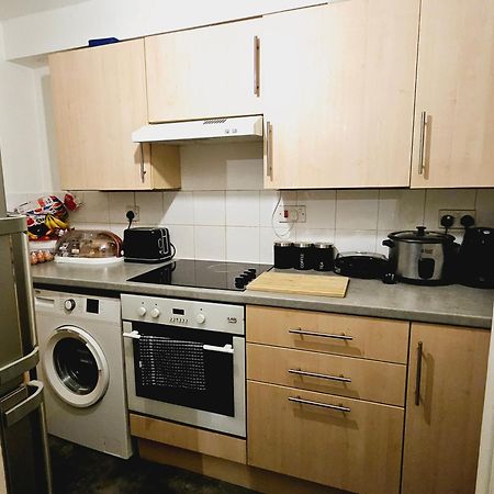 Lovely Fully Furnished One Bed Flat To Let Енфийлд Екстериор снимка