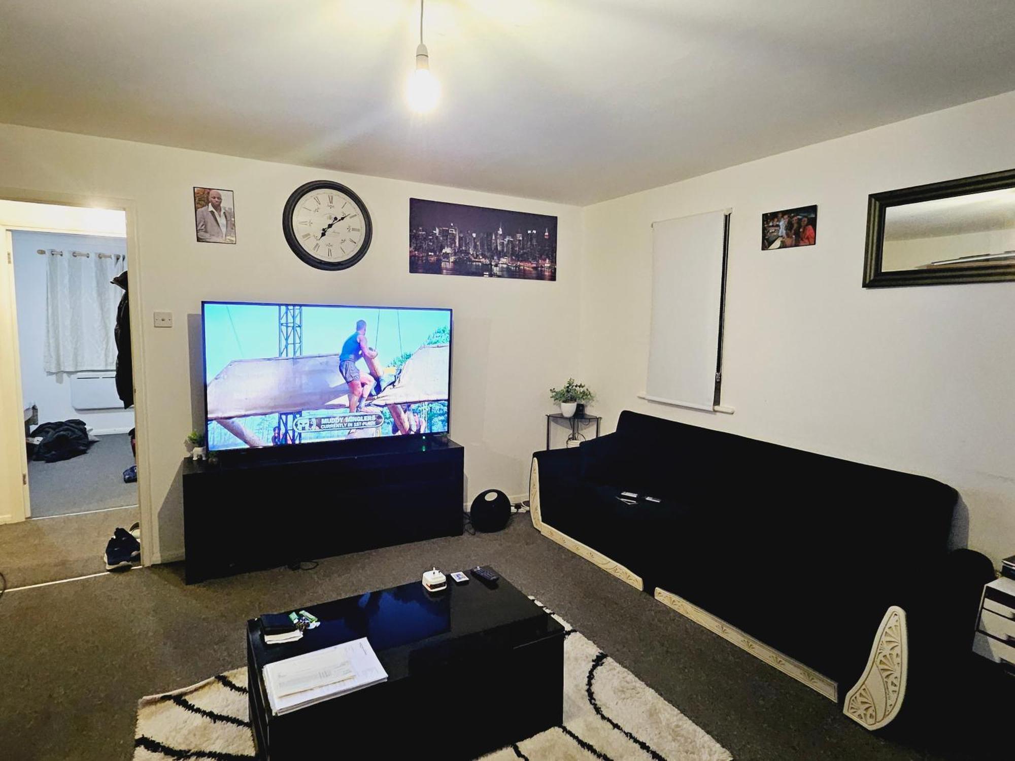 Lovely Fully Furnished One Bed Flat To Let Енфийлд Екстериор снимка